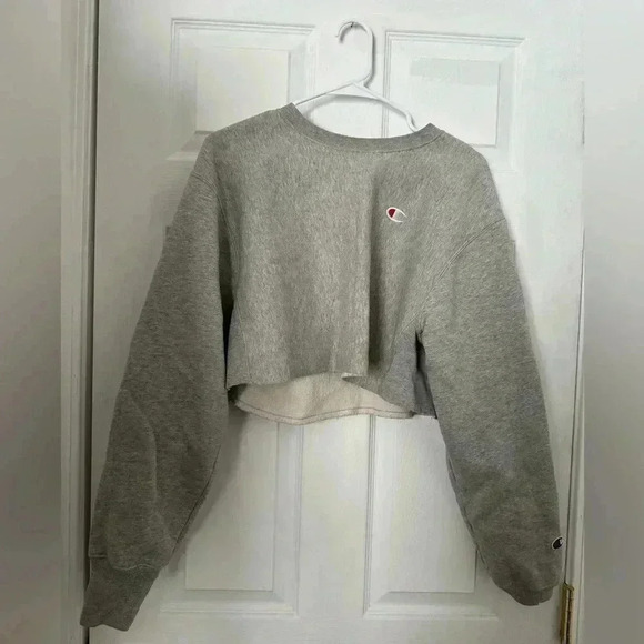 Champion Reverse Weave Cropped Sweatshirt - Picture 2 of 8